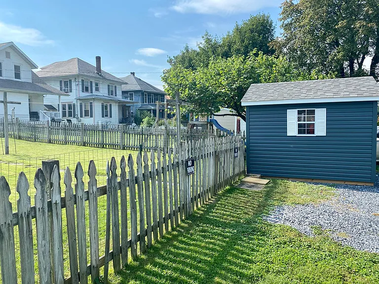 127 W Caracas Ave — Photo 25