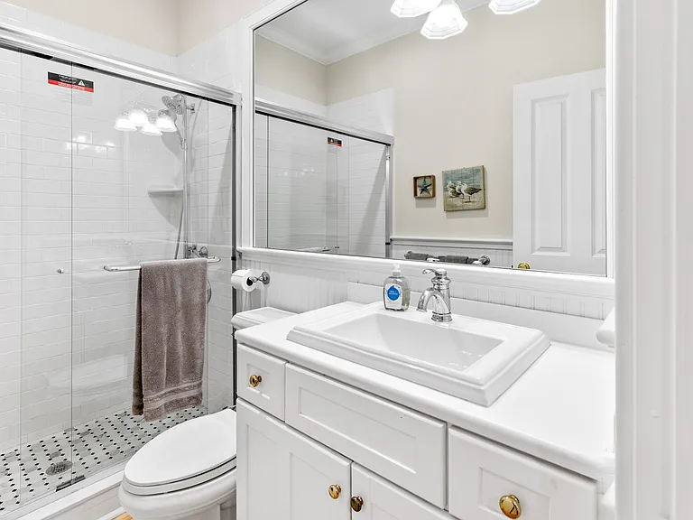 329 Dune Rd — Photo 44