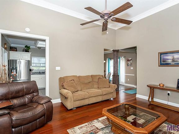 5th image of 10247 Carter Hills Ave