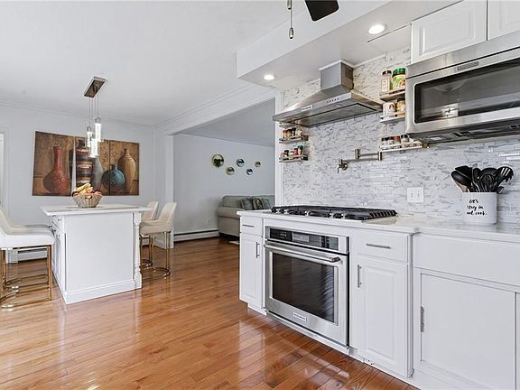 4th image of 20 Stewart St