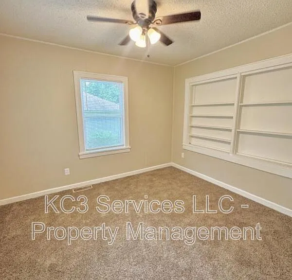2215 E 81st St — Photo 15