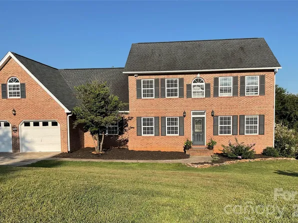 4948 Betty Dr NE, Hickory, NC 28601