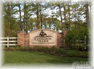 530 Sophee Ln, Lakewood, NJ 08701