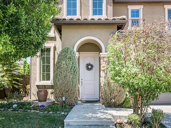 4th image of 1634 E Autumn Sage Ave