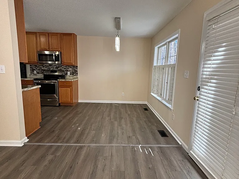 804 Yorkshire Dr — Photo 6