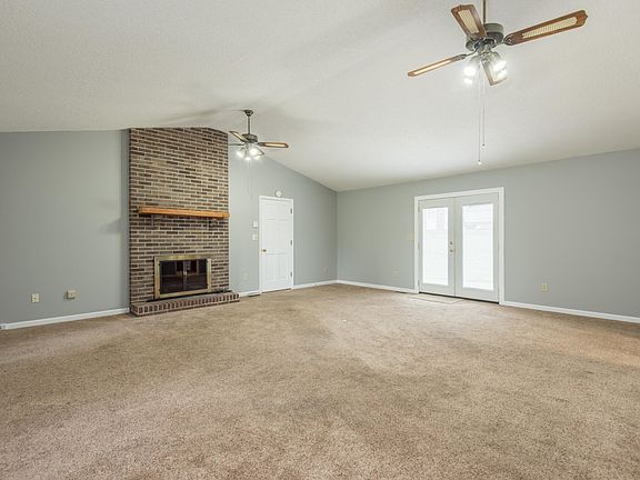 3rd image of 701 Montvue Ave