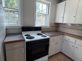 31 Auburn St, West Newton, MA