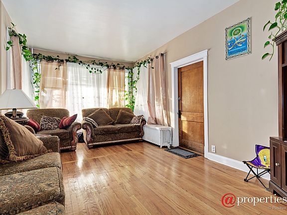 3rd image of 4029 N Melvina Ave