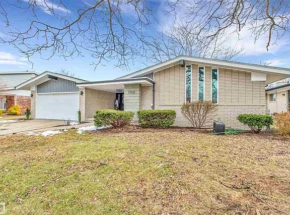 4th image of 37030 Gregory Dr