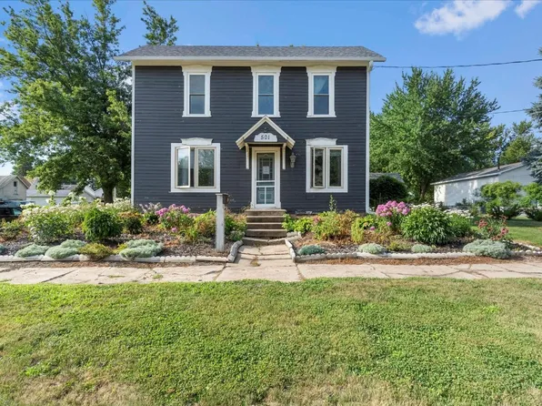 501 W 5th St, Tipton, IA 52772