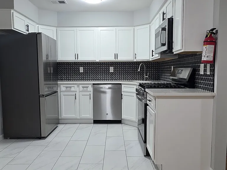 306 Marshall St #2 — Photo 13