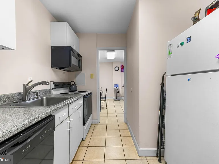 1 E University Pkwy #106 — Photo 15