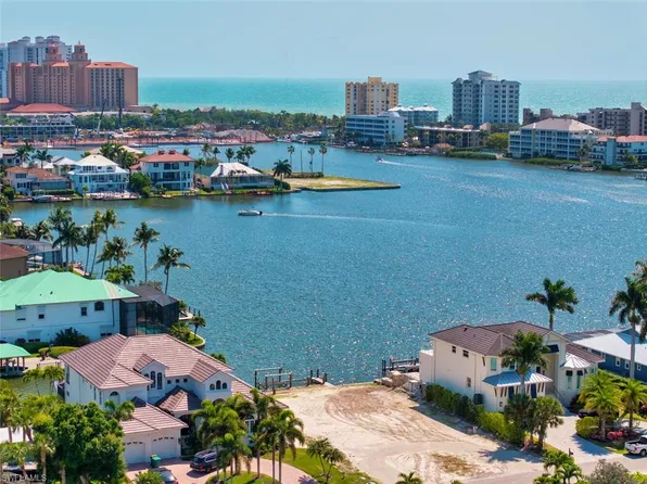 348 Lagoon AVE, NAPLES, FL 34108
