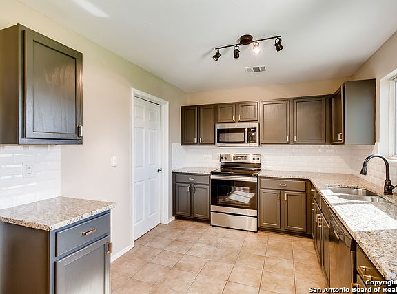4th image of 4038 Privet Pl