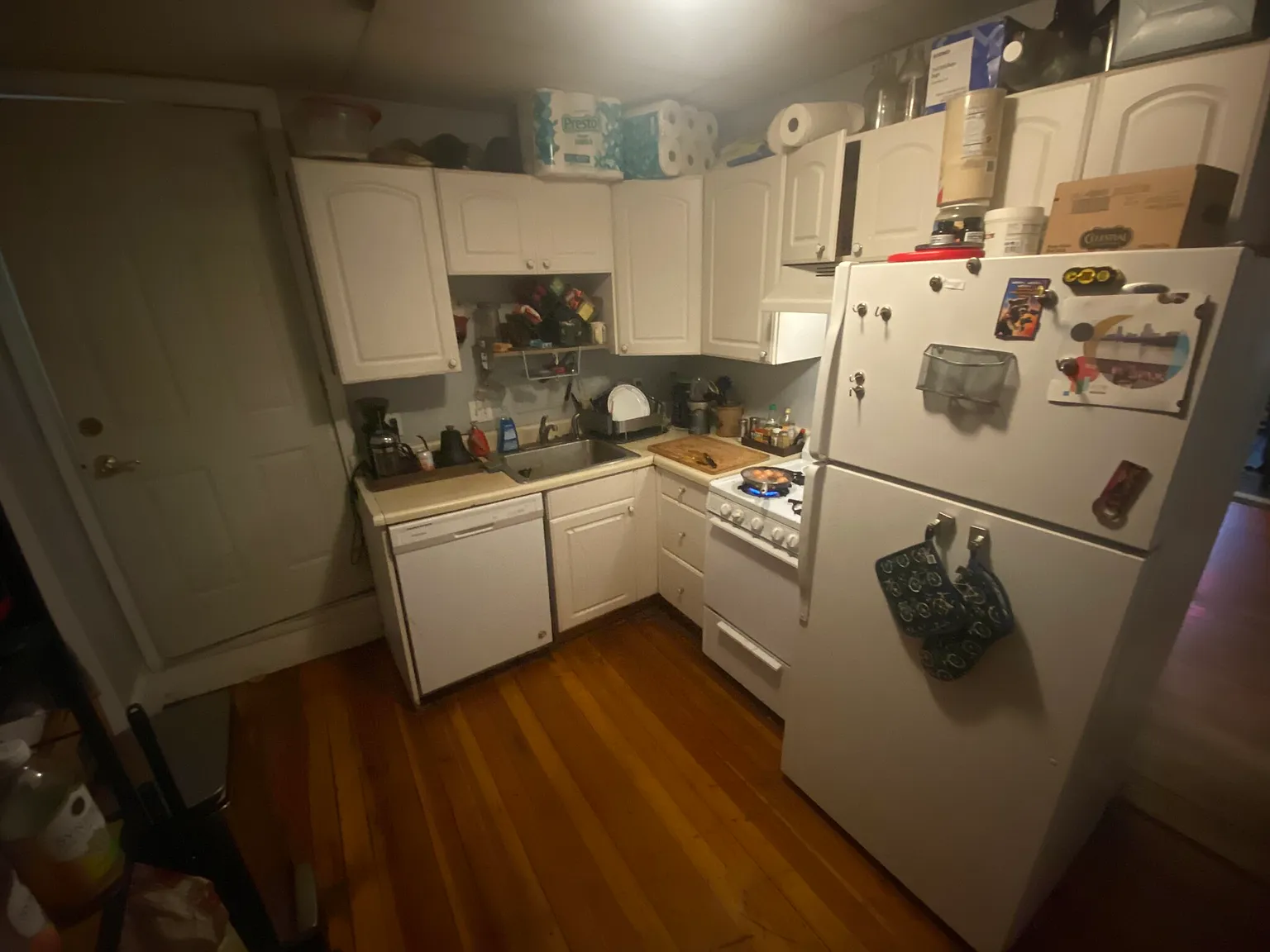 2 bed, 700 sqft, $2,400 — Photo 3