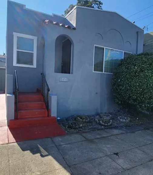 737 46th St — Photo 3
