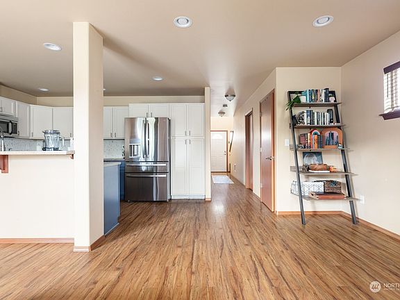 4th image of 100 NE Melrose Drive