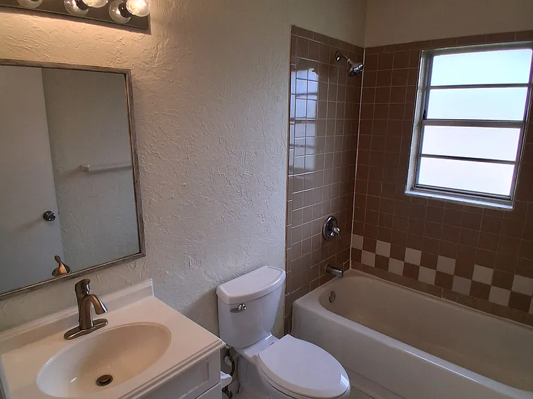 913 SE 14th Ter #915 — Photo 14