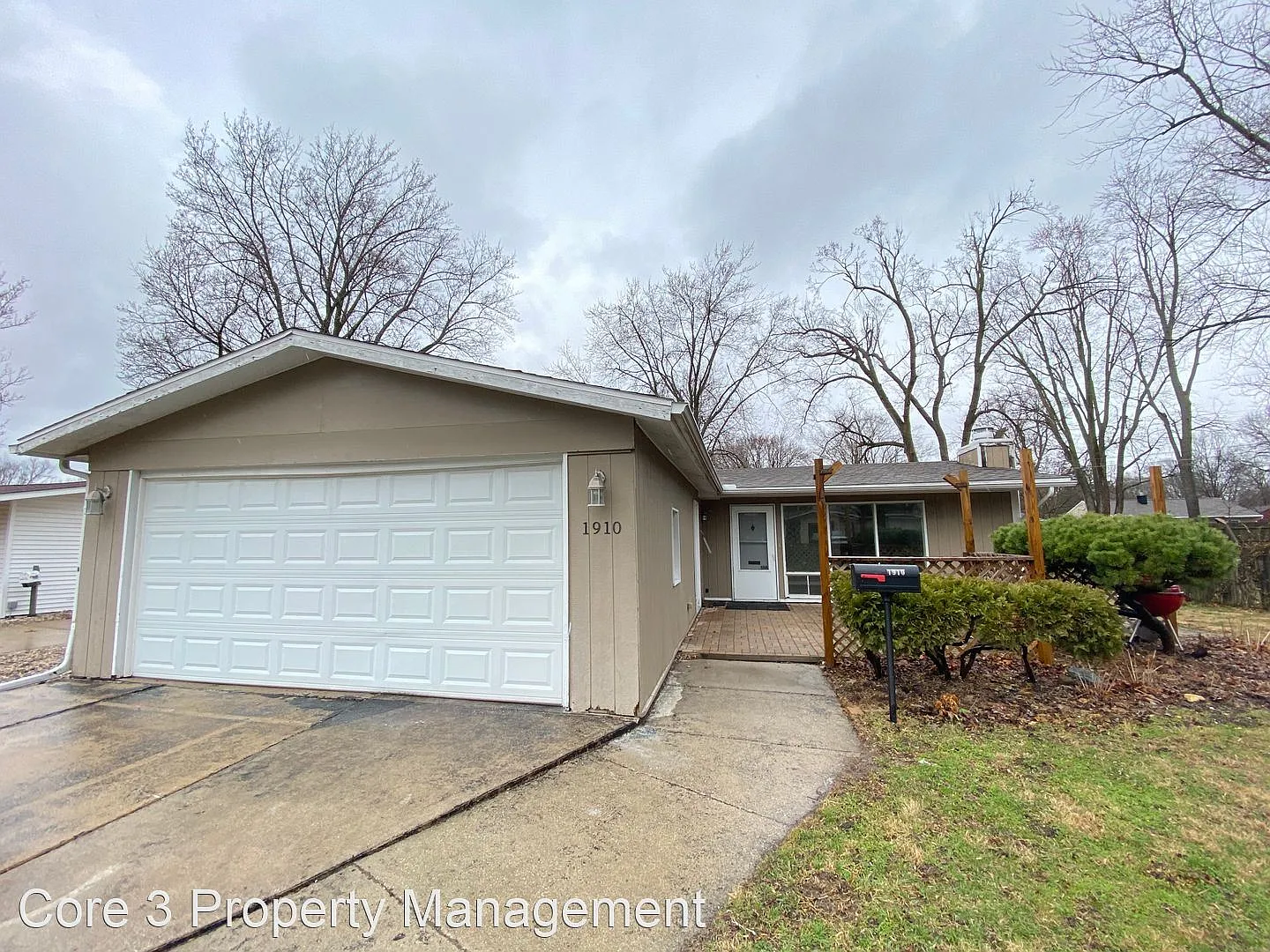 1910 Golden Dr photo 1