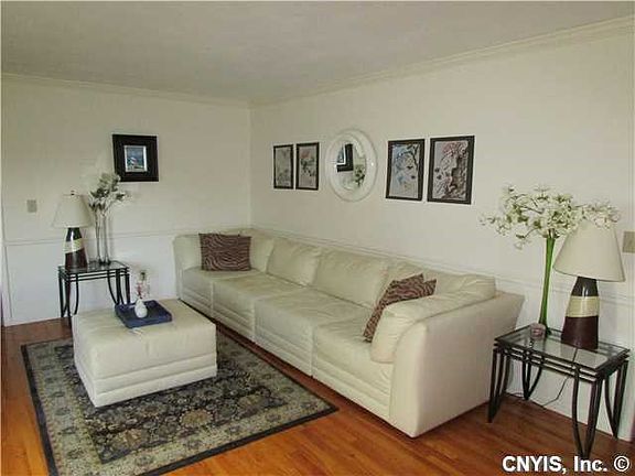 5th image of 8279 Thimblerock Cir
