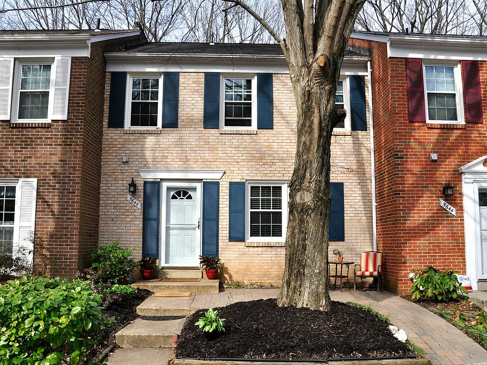 Modern brick-front 3 lvll TH