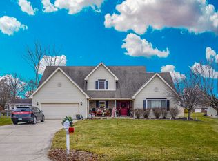 832 Helen Dr, Wapakoneta, OH 45895