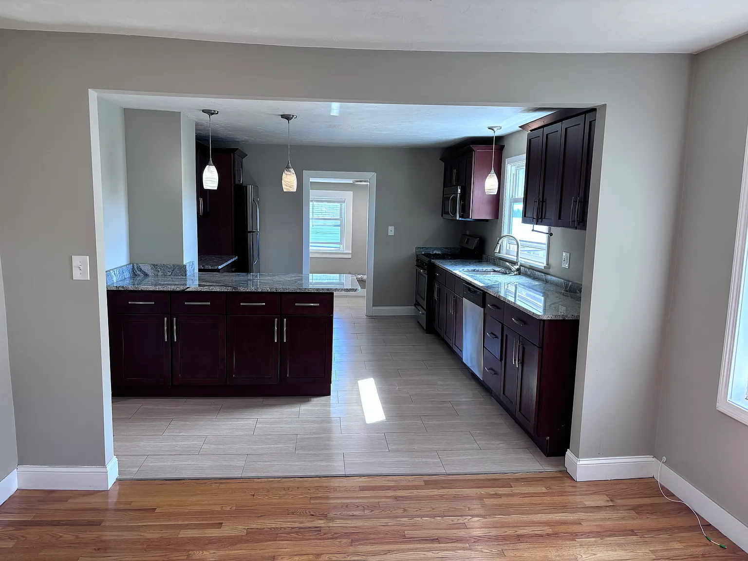 2 bed, 900 sqft, $2,700 — Photo 2