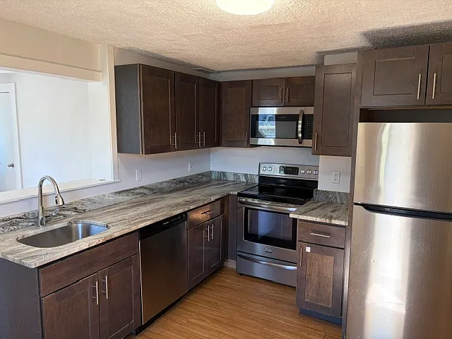 3 bed, 1100 sqft, $2,300 — Photo 3