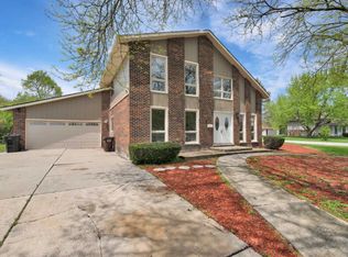 1359 Poplar Ct, Homewood, IL 60430