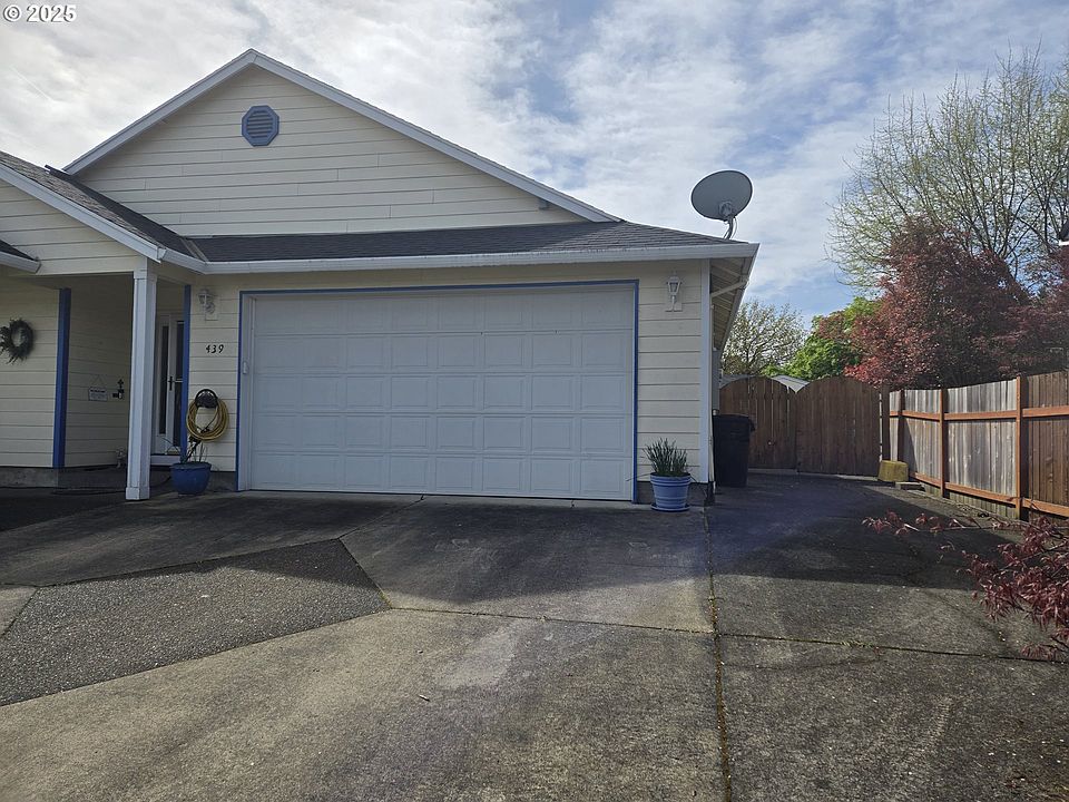 2nd image of 439 SE 9th Ave