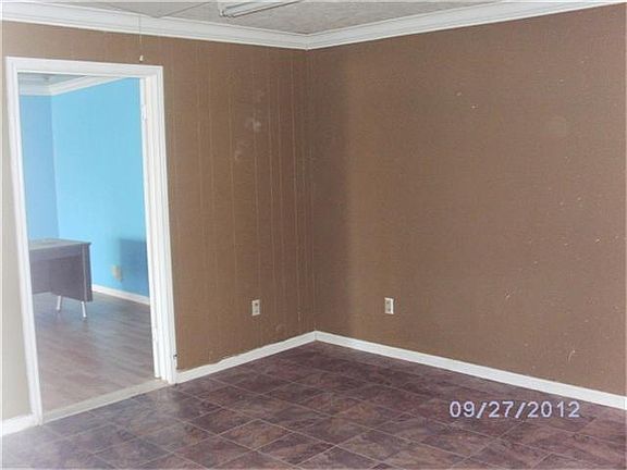 4th image of 2901 Market St