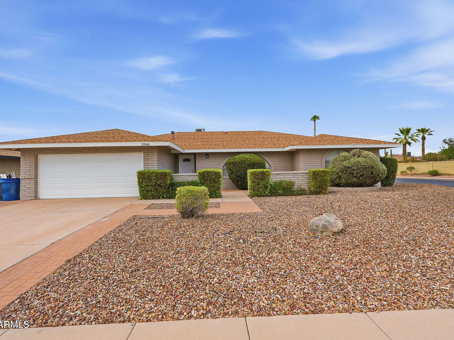 5 bed, 2.0 bath, 2084 sqft, $5,000 — Photo 2