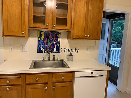 12 Madison Ave — Photo 6