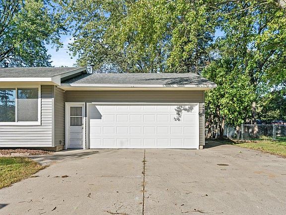 4th image of 421 16th Ave SE