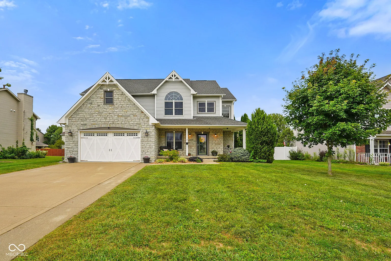 482 Acorn Dr photo 1