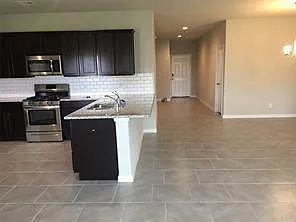 3 bed, 2.0 bath, 1709 sqft, $2,500 — Photo 2