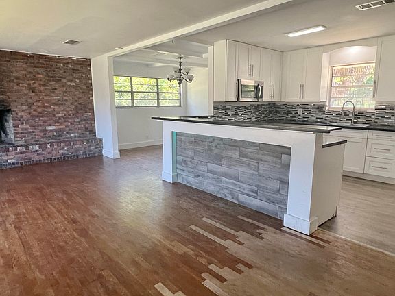 5th image of 6702 White Oak Dr