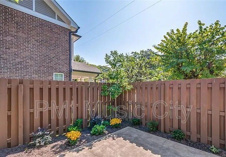 2324 Knowles Ave — Photo 13