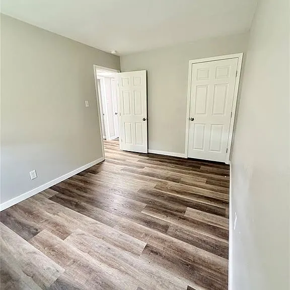 103 E 7th St #1 — Photo 16
