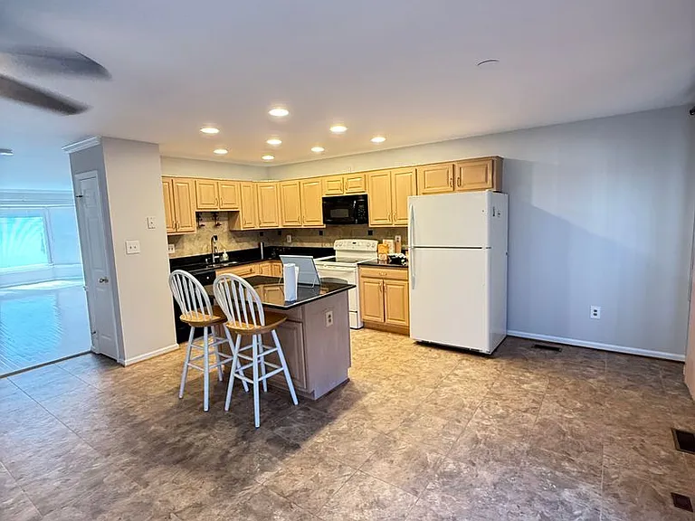 2740 Winston Ct — Photo 6