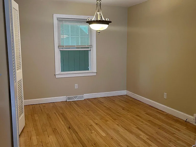 10 Kensington Ct #1 — Photo 8