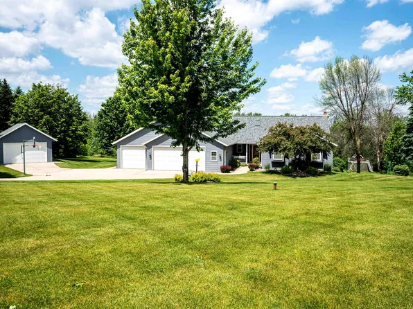 W9010 School Rd, Hortonville, WI 54944