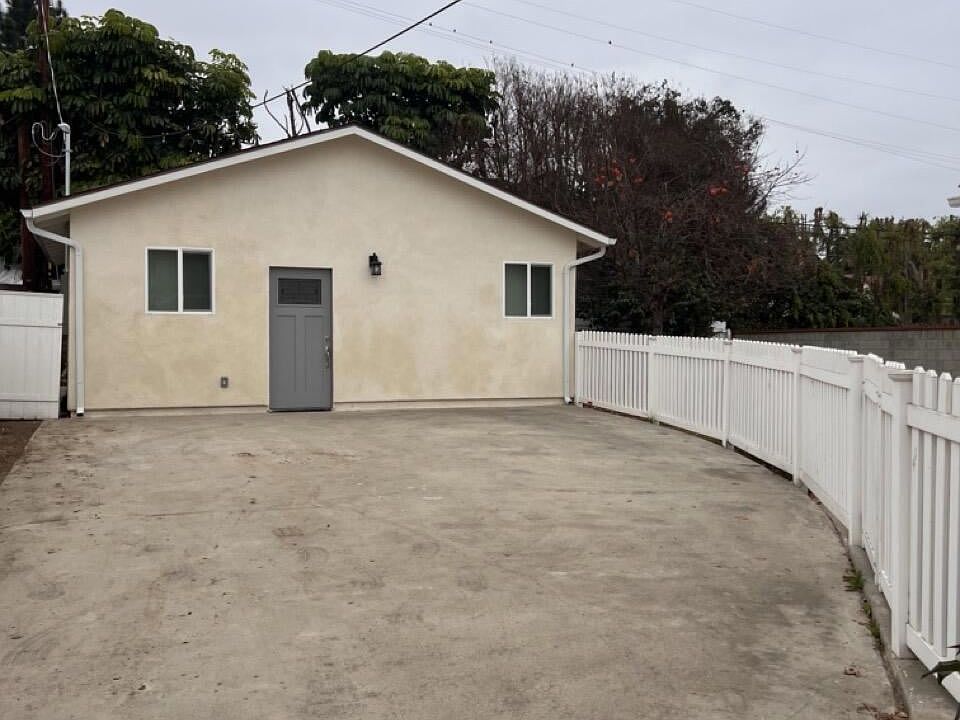 1st image of 6010 Acacia Ave