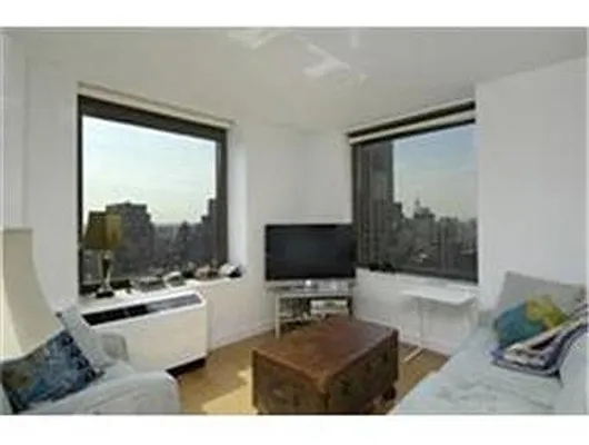 Rented by Douglas Elliman | media 16