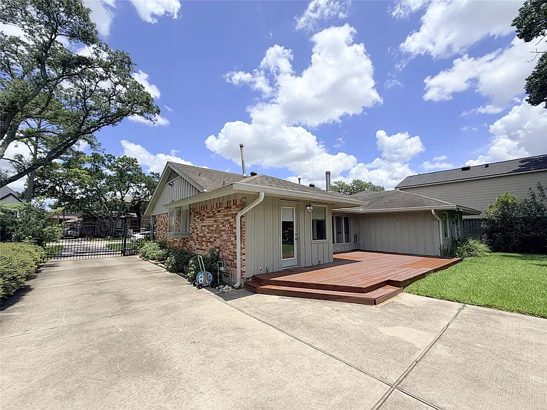 5019 Yarwell Dr — Photo 35