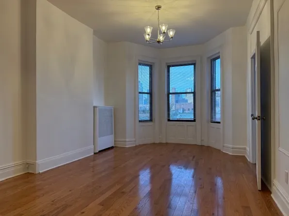 128 Milton Street image 1 of 10