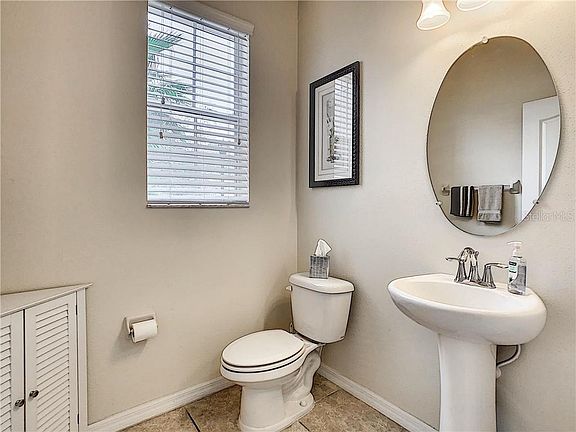 4th image of 11921 Greengate Dr