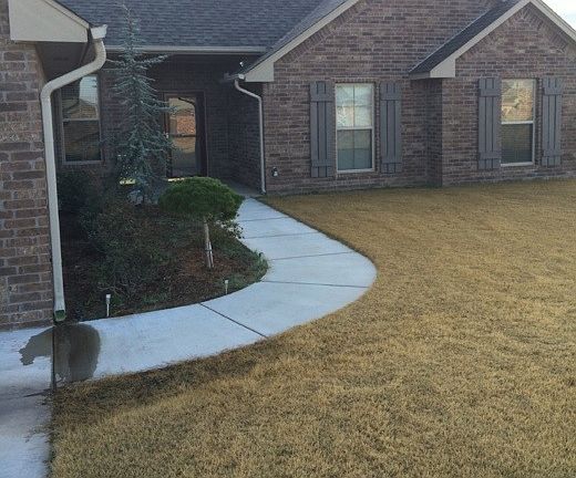 3rd image of 4526 Crestmont Ln