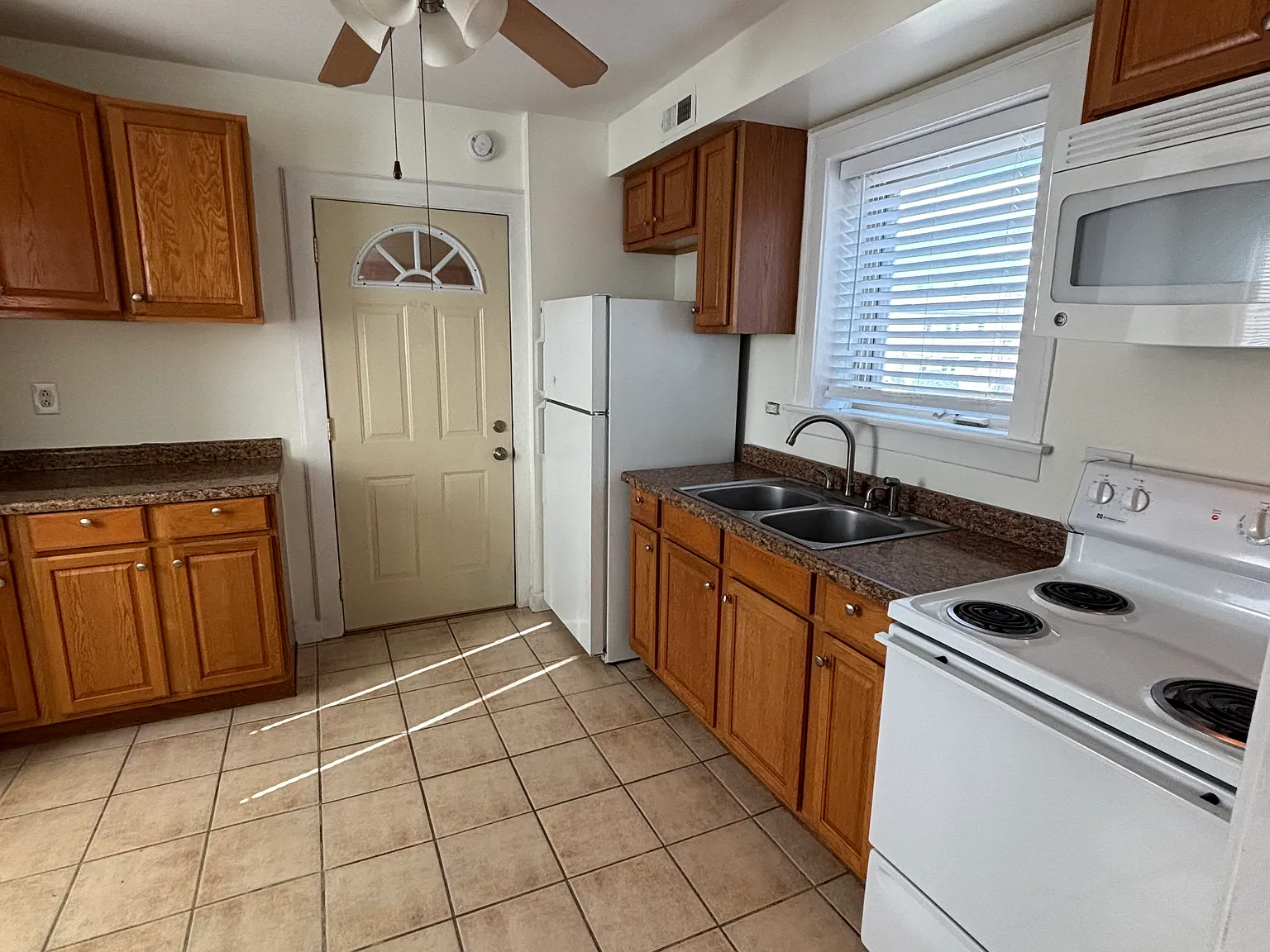 1 bed, $1,300 — Photo 4