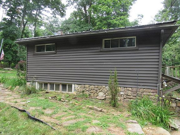 2nd image of 104 Old Pritts Ln